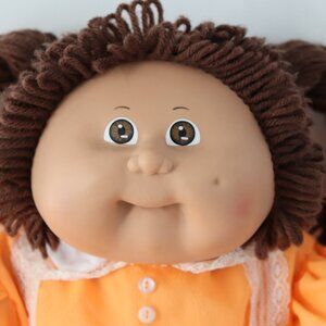 🥬Vintage Cabbage Patch Kid girl with brown hair and brown eyes